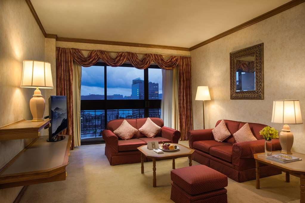 Готель Artyzen Grand Lapa Макао Номер фото A living room at the Four Seasons Hotel