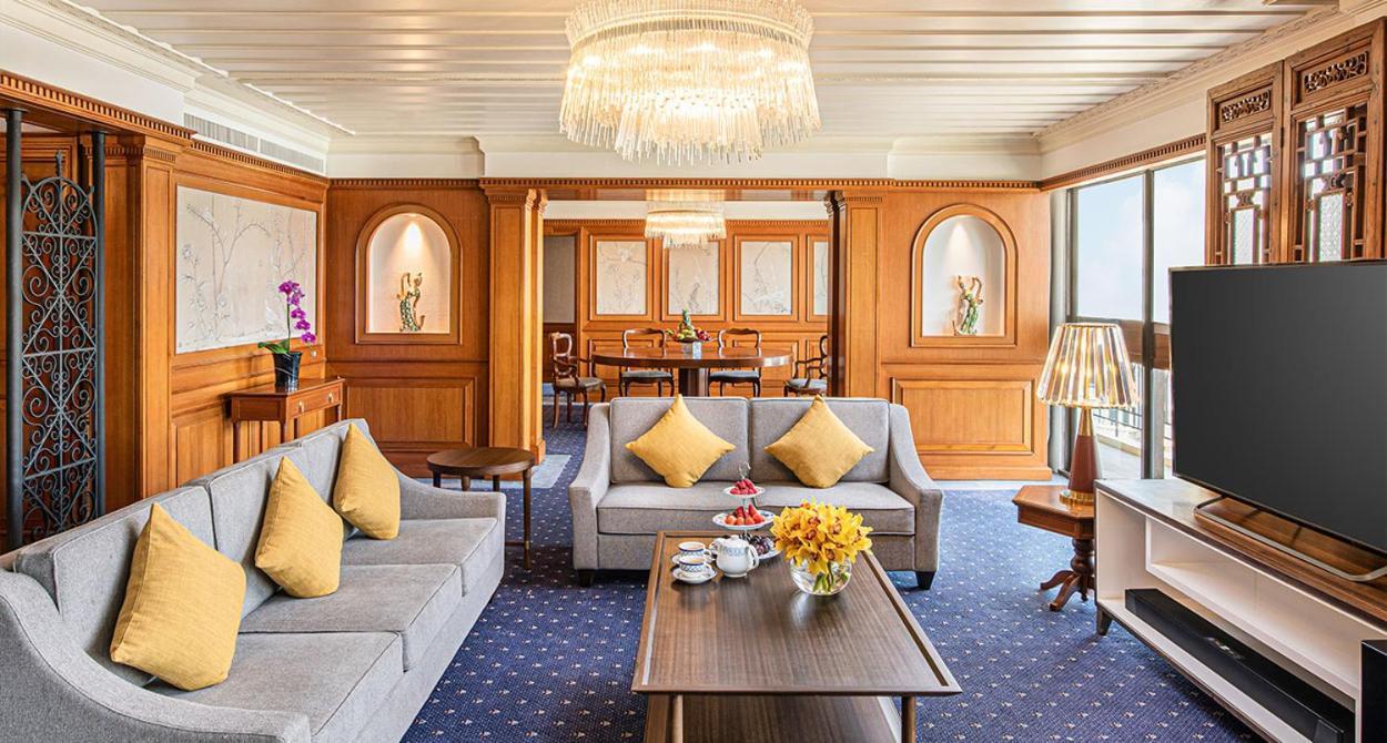 Готель Artyzen Grand Lapa Макао Екстер'єр фото The interior of a suite on board Queen Mary 2